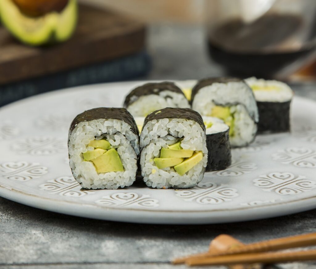 sushi avocado roll